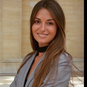 Gabrielle - Prof de droit des affaires - Paris