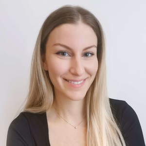 Laura - Prof de droit - Paris