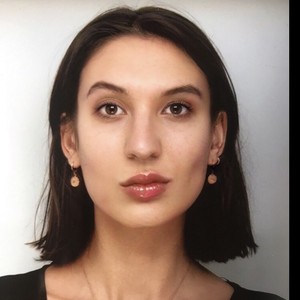 Inès - Prof de droit - Paris