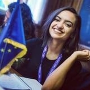 Yasmine - Prof de droit des affaires - Paris 13e