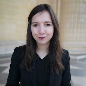 Louise - Prof de droit - Paris