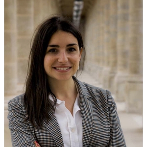 Alexandra - Prof de droit public - Paris