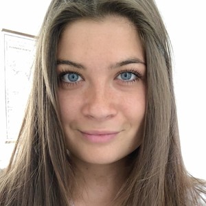 Jade - Prof de droit - Paris