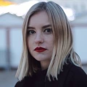 Axelle - Prof de philosophie - Alençon
