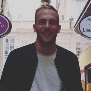 Julien - Prof d'histoire - géo - Marseille