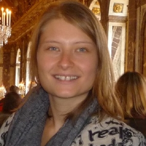 Julie - Prof d'histoire - Asnières-sur-Oise