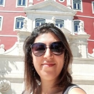 Naila - Prof de biologie - Paris