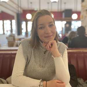 Camille - Prof d'économie - Bordeaux