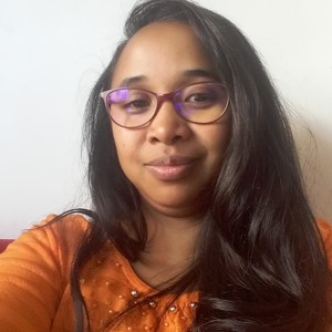 PEGGY - Prof de SVT - La Possession