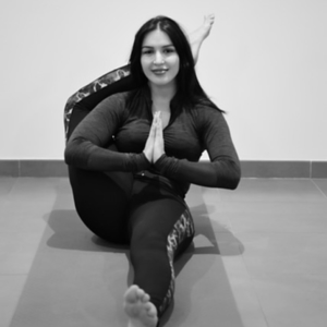 Yana - Prof de yoga - Paris