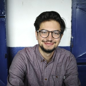 Julien - Prof de marketing - Paris