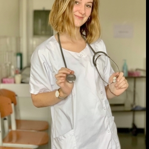 Julie - Prof d'infirmier - Versailles