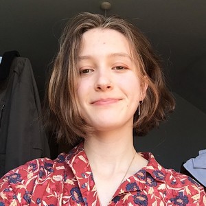 Lucy - Prof d'orthographe - London