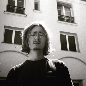 Eliott - Prof d'arts plastiques - Paris