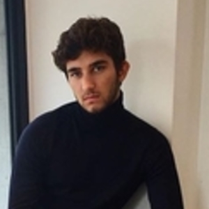 Ryan - Prof de physique - false