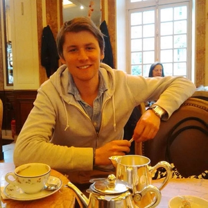 Arthur - Prof de marketing - Rennes