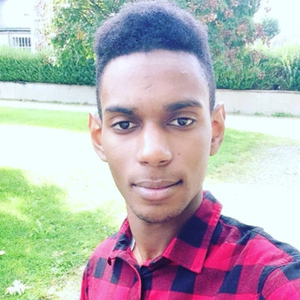 Abdoulaye - Prof de management - Saran
