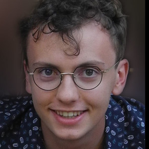 Lucas - Prof d'histoire - Paris