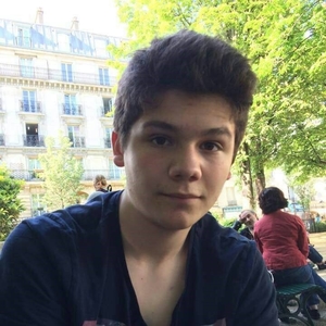 Lucas - Prof d'histoire - Paris