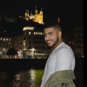 Mehdi - Prof d'économie - Paris