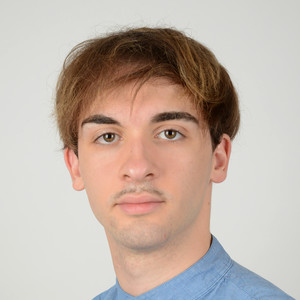 Maxime - Prof de droit - Paris