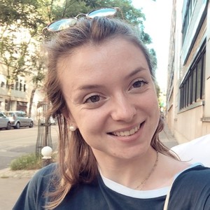 Chloé - Prof d'économie - Paris