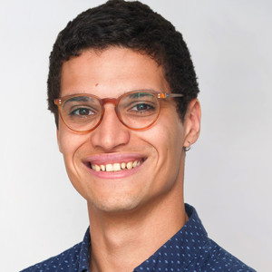 Paolo - Prof d'économie - Paris