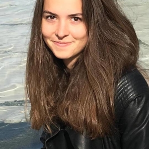 Julie - Prof de maths - Cachan