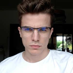 Julien - Prof d'initiation informatique - Steene