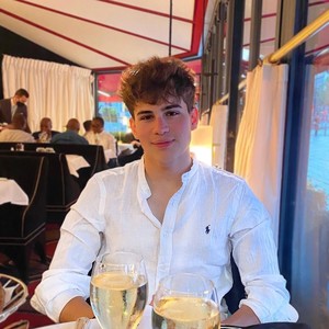 Enzo - Prof de maths - Versailles