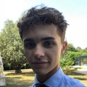 Hugo - Prof d'économie - Paris
