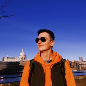 Louis - Prof d'histoire - London