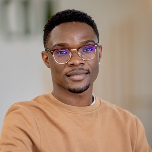 Kelly - Prof d'aide à la rédaction de cv - lettre de motivation - Cergy