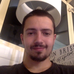 Tristan - Prof de droit - Paris