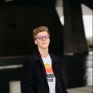 Arthur - Prof d'économie - Lyon
