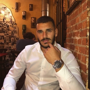 Lorenzo - Prof de marketing - Lennik