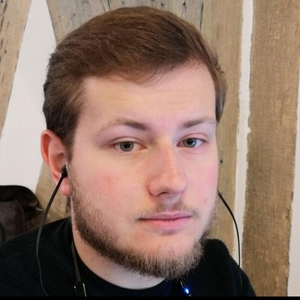 Julien - Prof de marketing - Paris