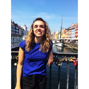 Julie - Prof d'économie - Saint-Brieuc