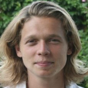 Charles - Prof d'économie - Paris