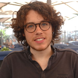 Léo - Prof d'histoire - géo - Paris