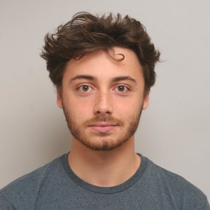 Adrian - Prof d'histoire - géo - Paris