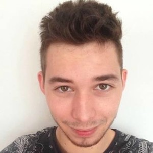 Julien - Prof d'économie - Paris