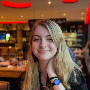 Charlotte - Prof de biologie - 