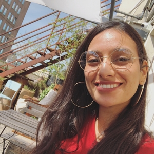 Nora - Prof de finance - Camaret-sur-Aigues