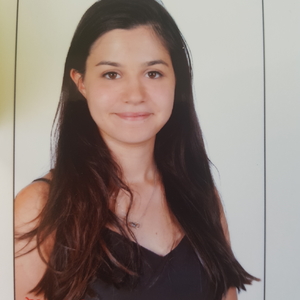 Syrine - Prof de maths - Paris