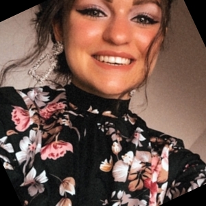 Charlène - Prof de médecine - Madegney