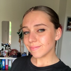 Charlotte - Prof d'aide aux devoirs - Saint-Benoît
