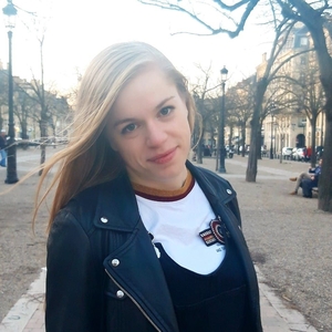 Emilie - Prof de biologie - Paris