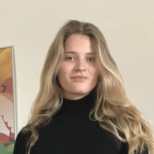 Julie - Prof de médecine - Annemasse