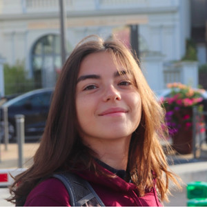 Clara - Prof de maths - Paris